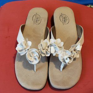 Lifestride Floral Thong Sandals